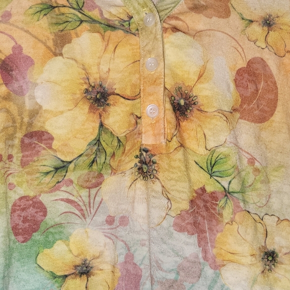 Floral Watercolor Asymmetrical Hem Burnout Shirt Women's Size Medium Pastel - Picture 4 of 7